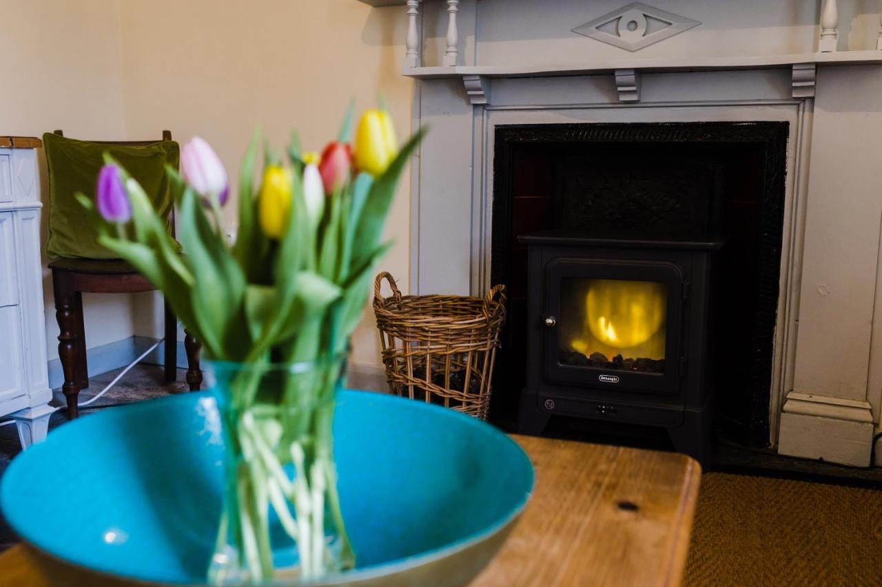 May Tree Cottage Manorbier 5 Mins From The Beach Sleeps 4 מראה חיצוני תמונה