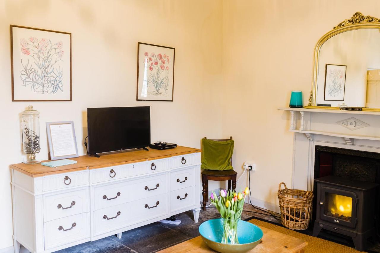 May Tree Cottage Manorbier 5 Mins From The Beach Sleeps 4 מראה חיצוני תמונה